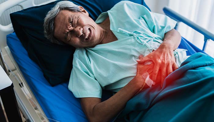 Những người bị suy gan, suy thận không nên dùng củ bình vôi 