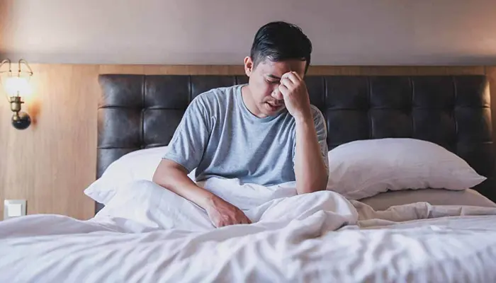 Người đang bị mất ngủ không nên uống bia trước khi ngủ