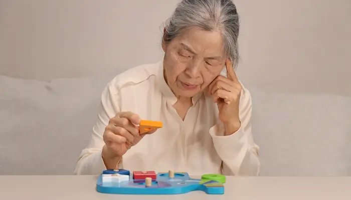 Dấu hiệu Alzheimer xuất hiện ở tuổi nào? Độ tuổi trên 60 và có thể khởi phát ở người trẻ