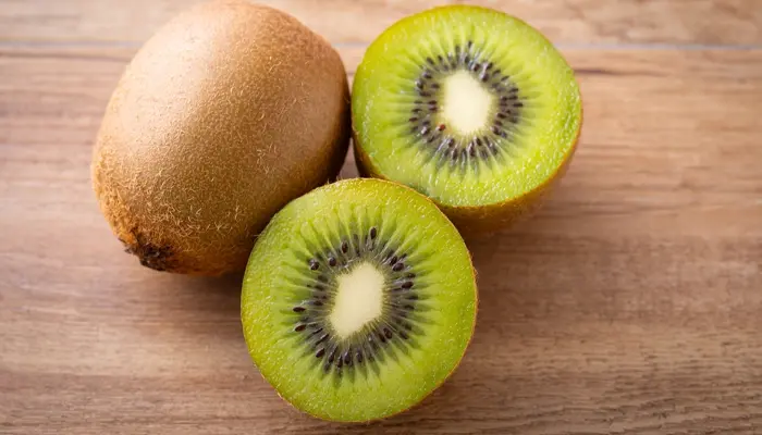 Quả Kiwi chứa nhiều dinh dưỡng hỗ trợ giúp bạn ngủ ngon 