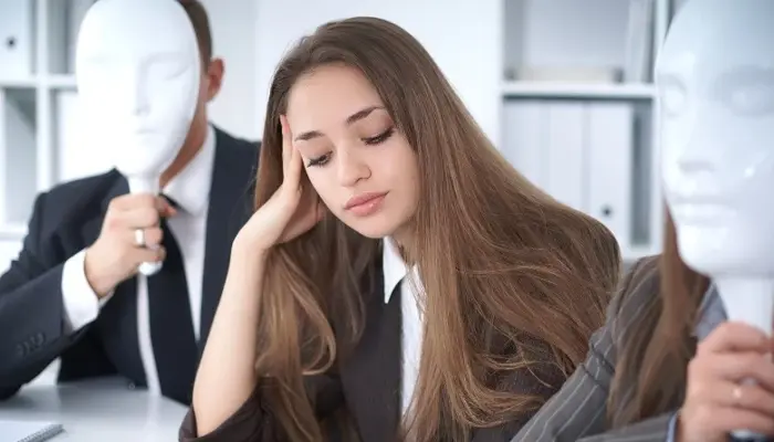 Ngại giao tiếp sẽ làm giảm cơ hội phát triển trong công việc 