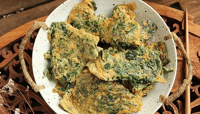 Bổ sung ngải cứu vào thực đơn hằng ngày cũng là cách hiệu quả