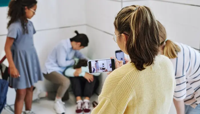 Nguyên nhân trầm cảm ở giới trẻ bạo lực học đường