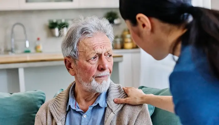 Bệnh Alzheimer là bệnh lý thoái hóa thần kinh mạn tính, gây suy giảm trí nhớ