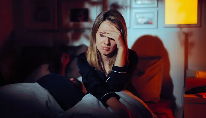 Buồn ngủ nhưng không ngủ được là trạng thái uể oải, khó chìm vào giấc ngủ