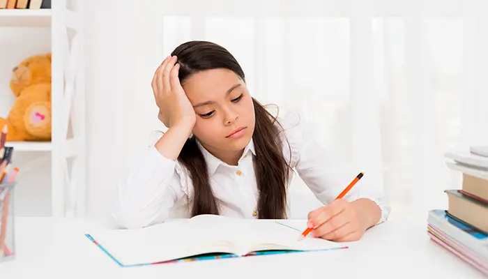 Dấu hiệu trầm cảm ở học sinh là trẻ khó tập trung khi học bài và ghi nhớ