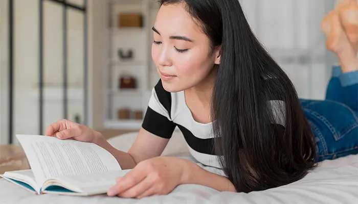 Để cải thiện độ trễ của giấc ngủ nên giữ thói quen thư giãn như đọc sách trước khi ngủ 