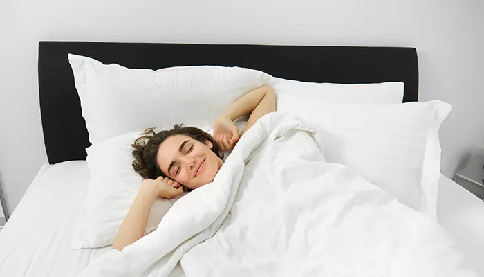 Để cải thiện tình trạng mất ngủ nên duy trì lịch ngủ và thức cố định