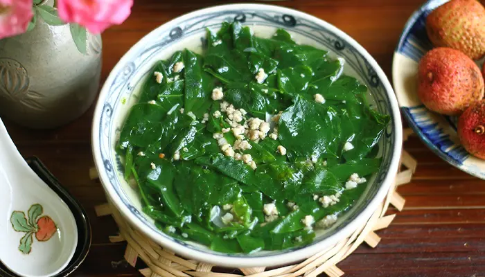 Nên ưu tiên chế biến rau hấp, nấu canh để đạt hiệu quả tốt hơn 