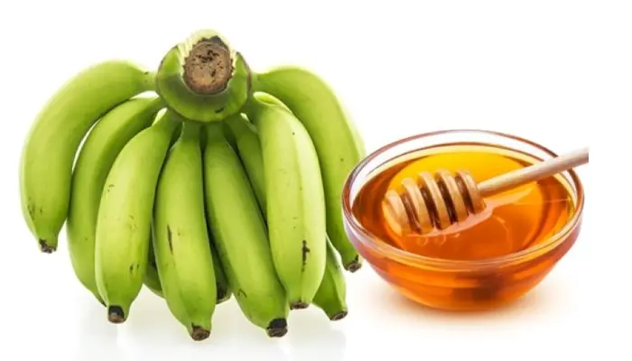 Cách chữa mất ngủ bằng chuối xanh bằng cách kết hợp chung với mật ong 