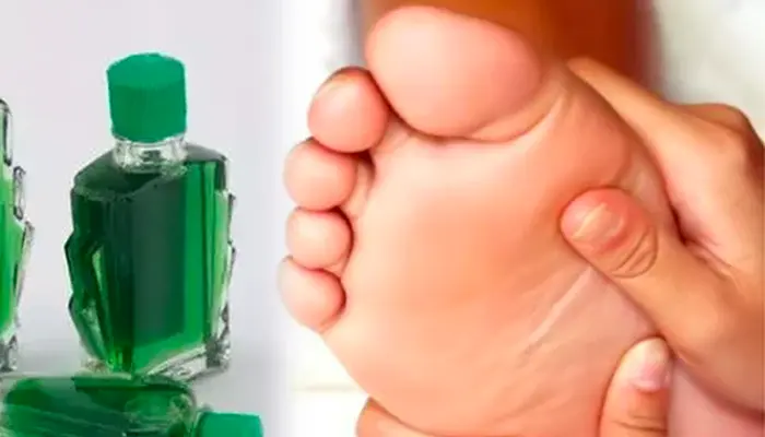 Chữa mất ngủ bằng dầu gió bằng cách massage lòng bàn chân với dầu trước khi ngủ 