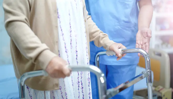 Vật lý trị liệu cũng là cách điều trị bệnh Parkinson hiệu quả