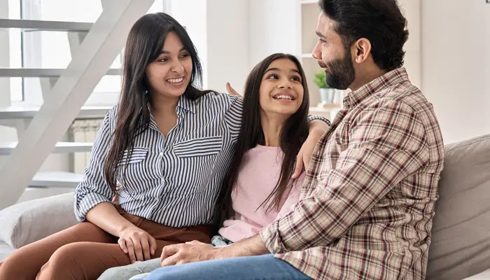 Cha mẹ nên lắng nghe, chia sẻ cùng con để vượt qua trầm cảm