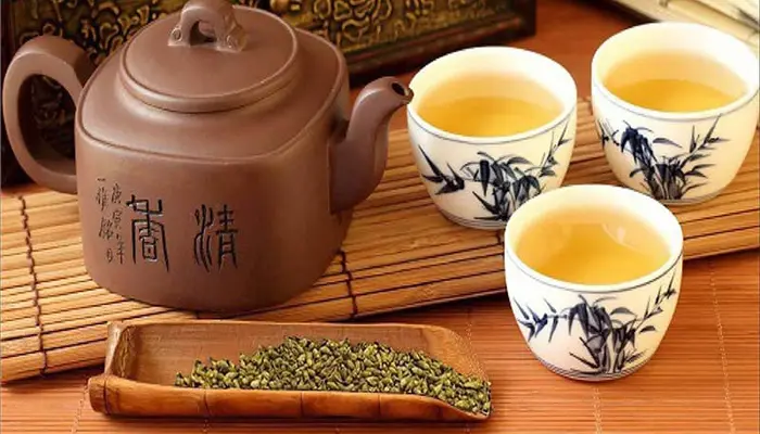 Hoa hòe được sử dụng bằng cách pha trà 