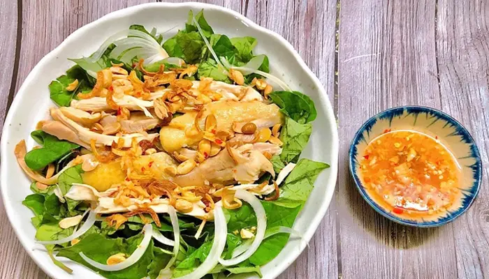 Có thể dùng rau diếp cá trong các thực đơn của bữa ăn hằng ngày 