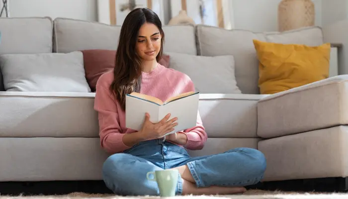 Tham gia các hoạt động kích thích não bộ như đọc sách để rèn luyện trí não