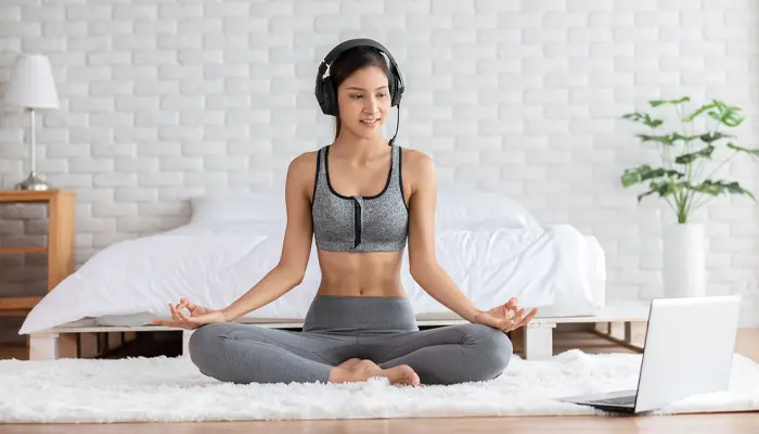 Nghe nhạc, tập yoga là phương pháp thư giãn, giảm căng thẳng, ngủ ngon hơn