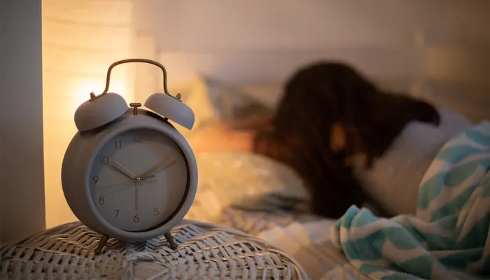 Ngủ đúng giờ và đủ giấc cũng là cách kiểm soát rối loạn lưỡng cực