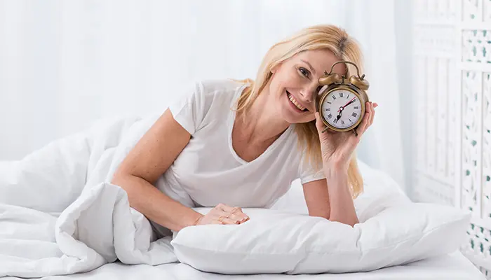 Duy trì lịch ngủ ổn định mỗi ngày sẽ giúp ngủ ngon hơn