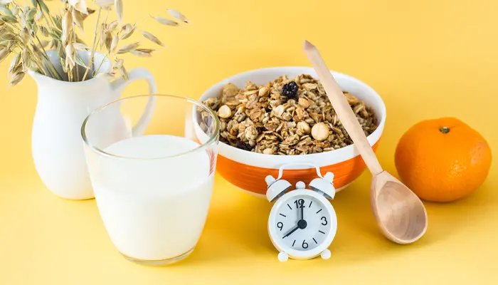 Sau khi uống rượu có thể ăn nhẹ trước khi ngủ để đỡ khó chịu khi ngủ