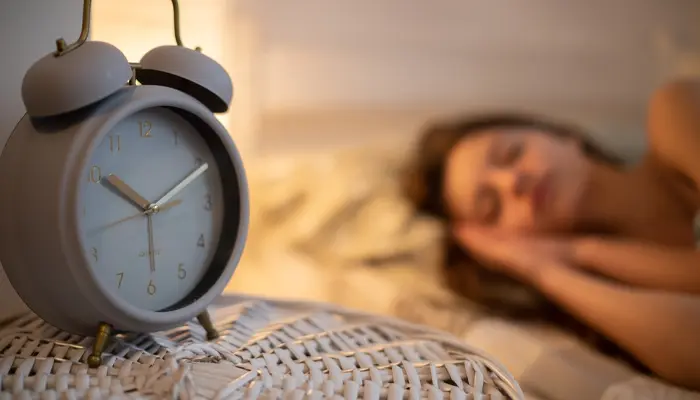 Ngủ đúng giờ và đủ giấc cũng là cách phòng ngừa bệnh Alzheimer