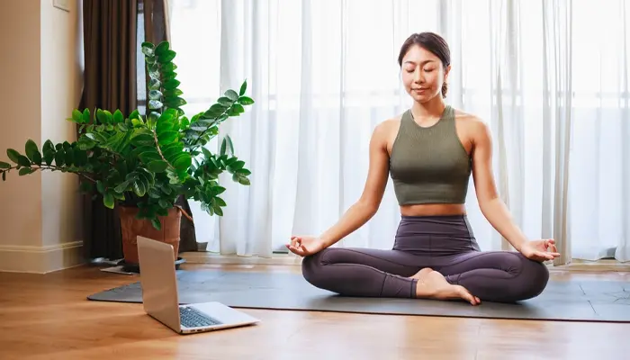 Có thể tập thiền định, hít thở sâu để thư giãn tinh thần, tránh trầm cảm 