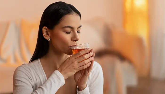 Bạn nên uống gừng với lượng vừa phải, không uống khi bụng đói