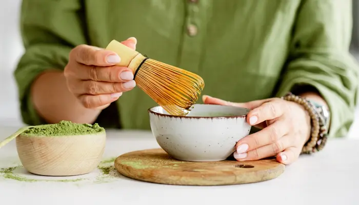 Bạn nên uống matcha vào buổi sáng, không được thêm đường hoặc sữa vào 