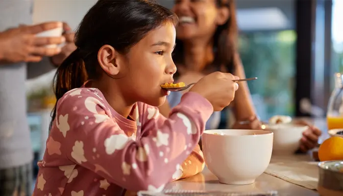 Xây dựng chế độ ăn uống lành mạnh cũng là cách khắc phục tình trạng trầm cảm dậy thì 