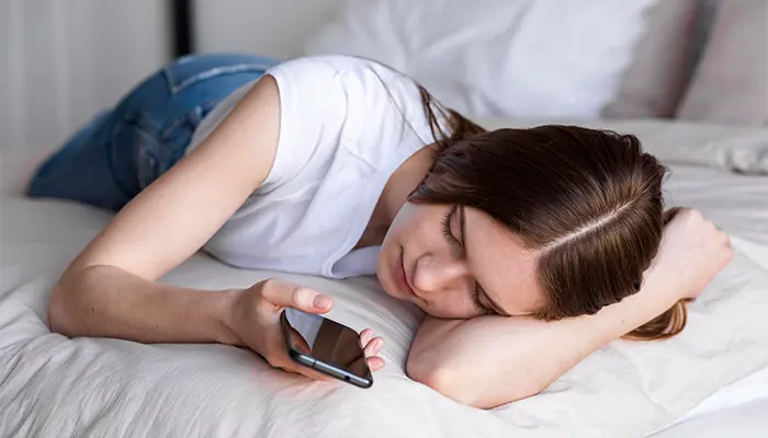 Cách cải thiện chất lượng giấc là không dùng thiết bị điện tử trước khi ngủ 