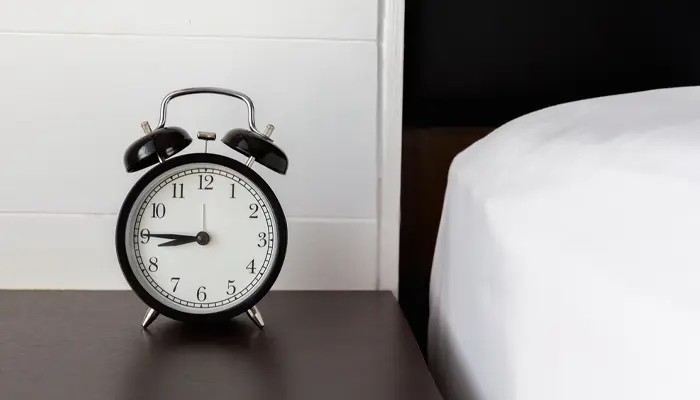 Ngủ và thức dậy đúng giờ đều đặn mỗi ngày giúp cải thiện chất lượng giấc ngủ 