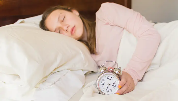 Ngủ và thức dậy đúng giờ cũng cách giúp ổn định nhịp sinh học cải thiện giấc ngủ 