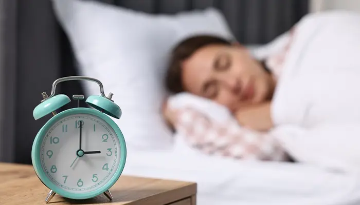 Để tránh tình trạng mất ngủ cần ngủ và thức dậy đúng giờ