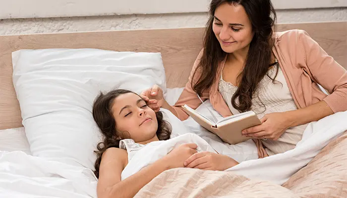 Cha mẹ cần cho bé nằm với tư thế thoải mái và xây dựng cho trẻ thói quen ngủ