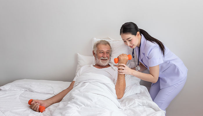 Lên kế hoạch chăm sóc bệnh nhân Alzheimer chi tiết từ ăn uống đến tắm rửa