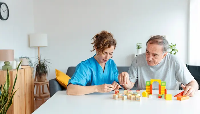 Người thân nên dành nhiều thời gian để đồng hành cùng người bệnh