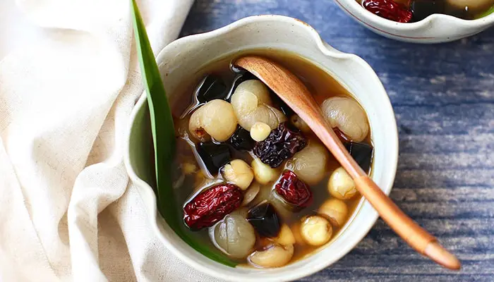 Chè hạt sen táo đỏ bổ dưỡng, hỗ trợ ổn định giấc ngủ