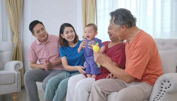 Cách chữa bệnh trầm cảm sau sinh chia sẻ cảm xúc với gia đình