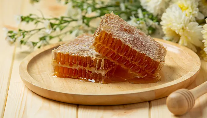 Chữa mất ngủ bằng mật ong giúp thư giãn thần kinh, dễ ngủ và ngủ sâu giấc hơn