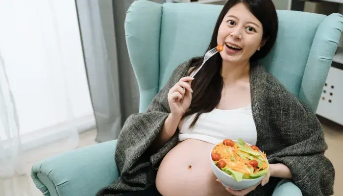 Cách chữa mất ngủ cho bà bầu 3 tháng đầu là điều chỉnh chế độ ăn