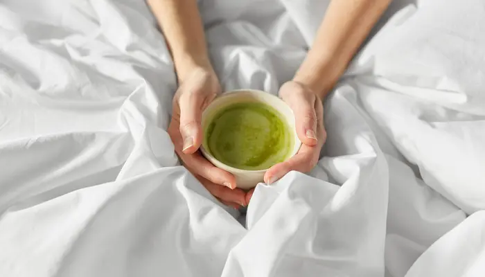 Bạn không nên uống matcha vào buổi tối vì dễ mất ngủ 