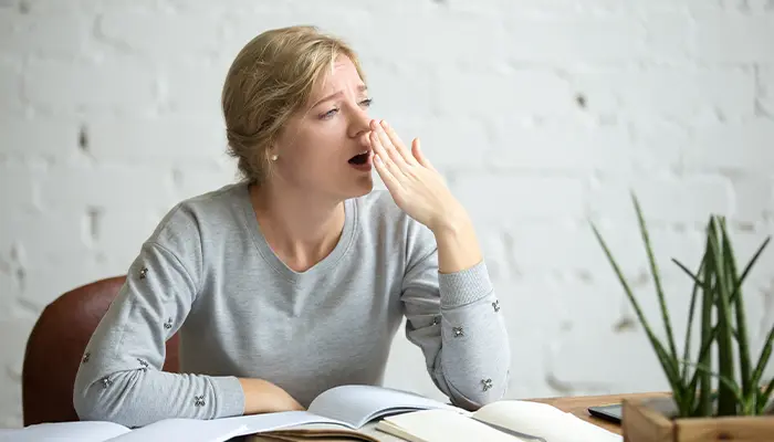 Buồn ngủ vào ban ngày là dấu hiệu của vệ sinh giấc ngủ chưa tốt 