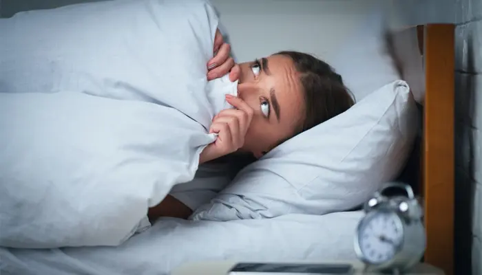 Hoang tưởng ảo giác cũng gây ra tình trạng khó đi vào giấc ngủ 
