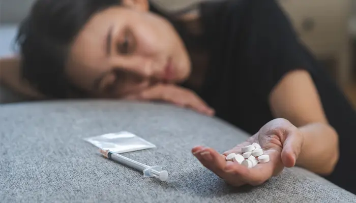 Dấu hiệu đặc trưng của việc sử dụng ma túy đá là mất ngủ, trạng thái kích động 