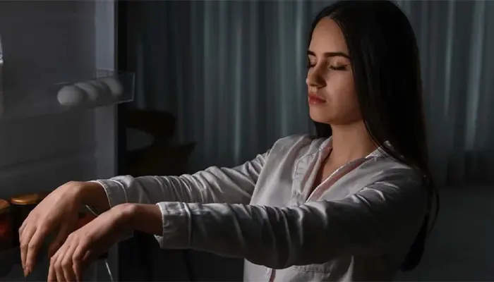 Mộng du và rên rỉ là dấu hiệu của chứng mất ngủ giả Parasomnias