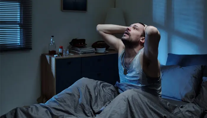 Đau đầu dai dẳng cũng là một trong những dấu hiệu nhận biết mất ngủ 