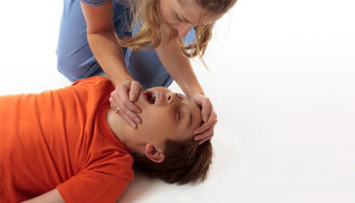 Dấu hiệu khi trẻ lên cơn co giật