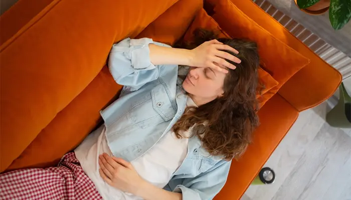 Dấu hiệu nhận biết trầm cảm cấp độ 1 cảm thấy mệt mỏi, thiếu năng lượng 