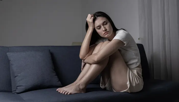 Người bệnh trầm cảm sẽ cảm thấy tự ti, buồn bã 