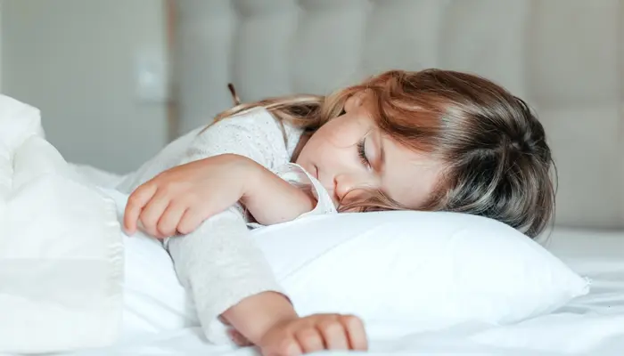 Dấu hiệu rối loạn lo âu ở trẻ như bị mất ngủ, không ngủ được 